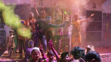 Hindistan’ın Renkli Festivali: Holi’nin Kökenleri ve Anlamı